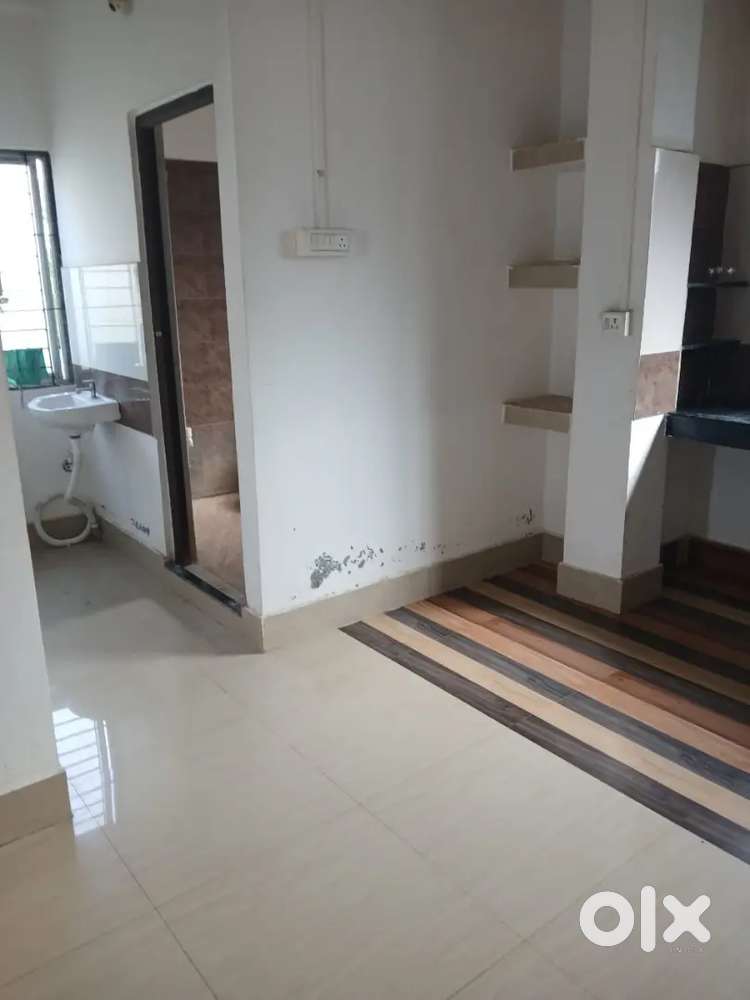 For Working Women Single Room for Rent at Rukminigaon, Behind Novotel,