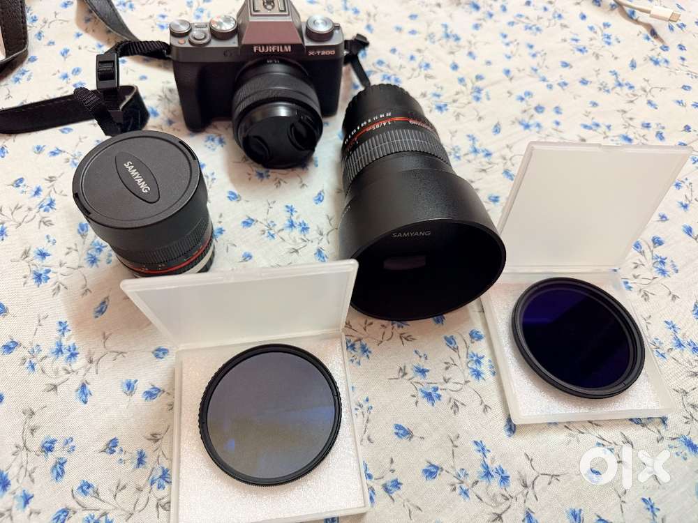 Fujifilm XT-200 mirrorless camera for sale with lenses and accessories