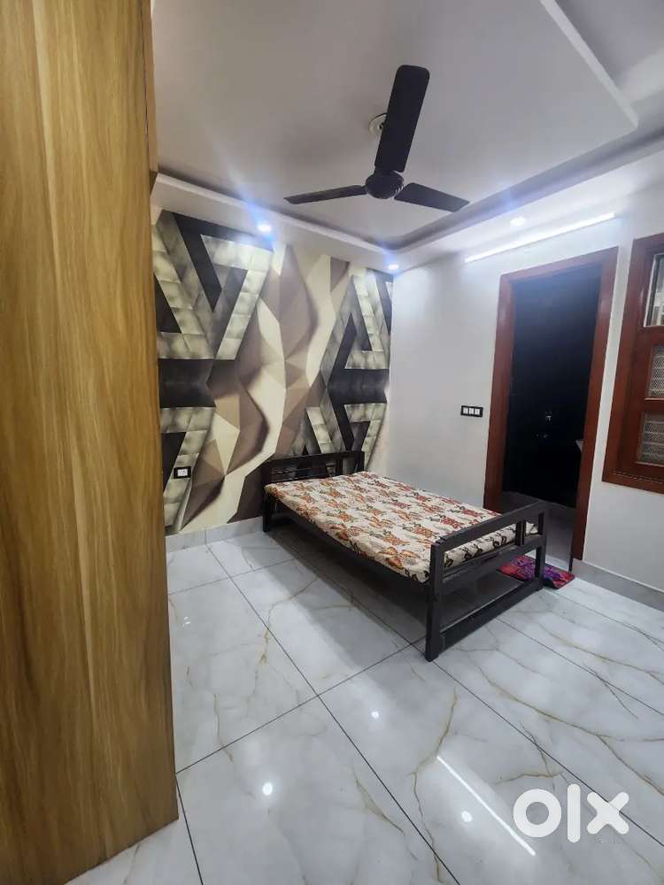 3 bhk flat for rent with lift car parking near uttam Nagar metro