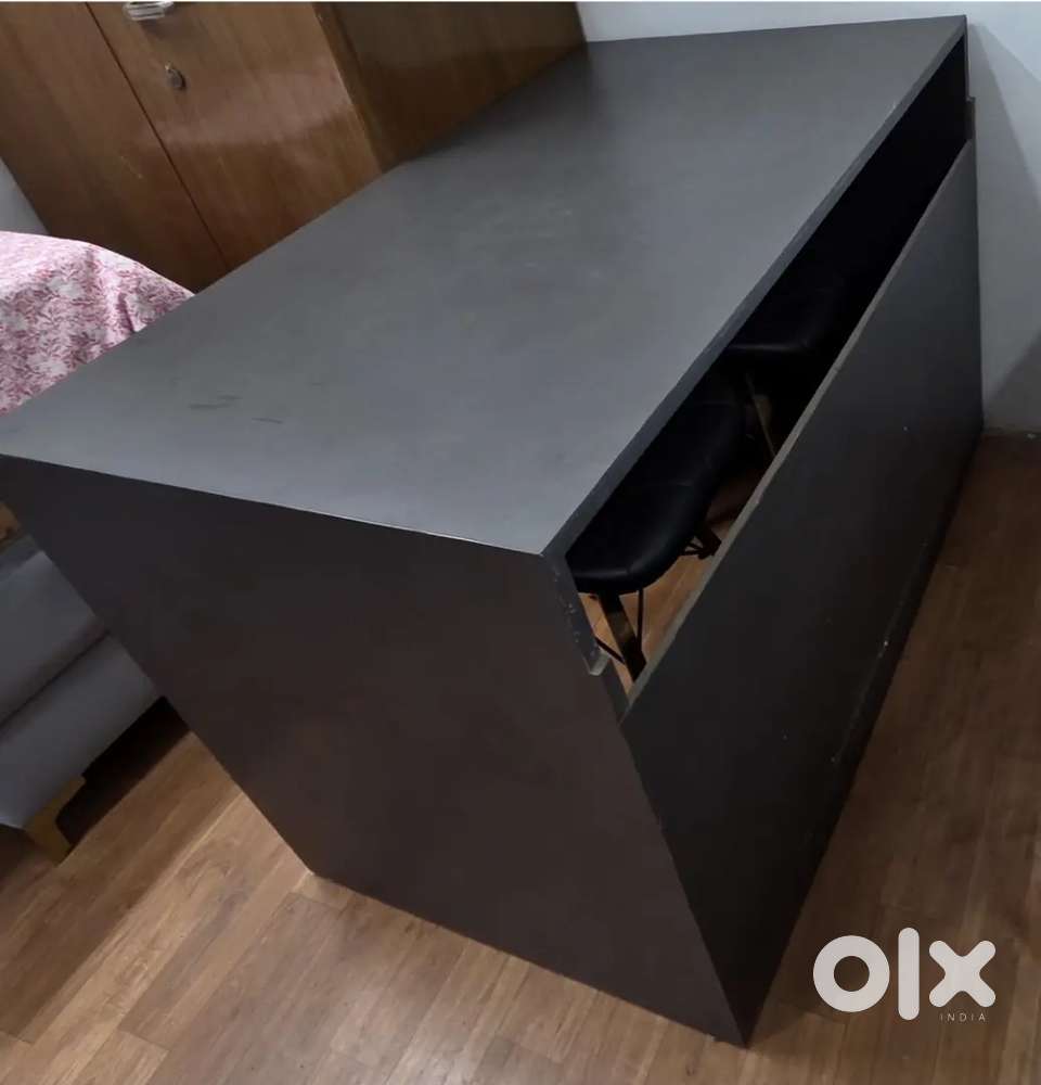 Length 4 Feet, Breadth 2.5 Feet TABLE