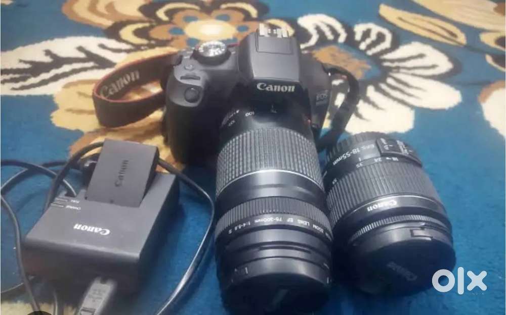 Canon 1200d two lens small land and zoom lens
