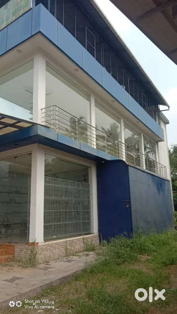 2000sq feet commercial building at Thalayolaparambu