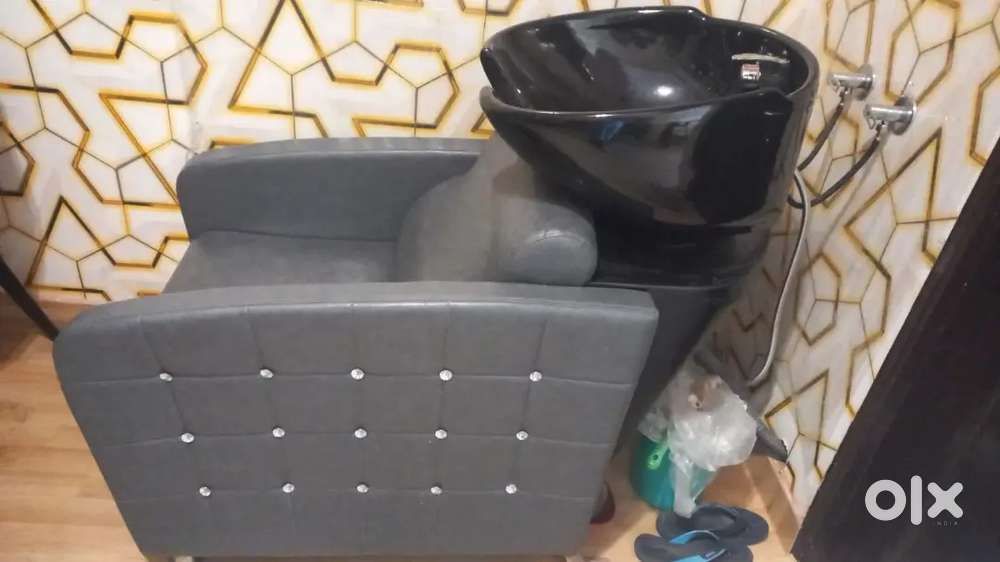 Setup for Saloon (Chairs, Spa Machine, Shampoo Station, Bed, Trolley)