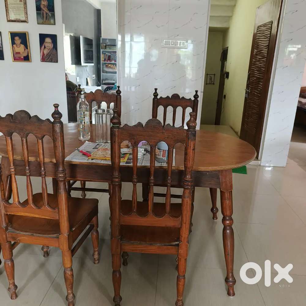 Selling of dinning table and chairs