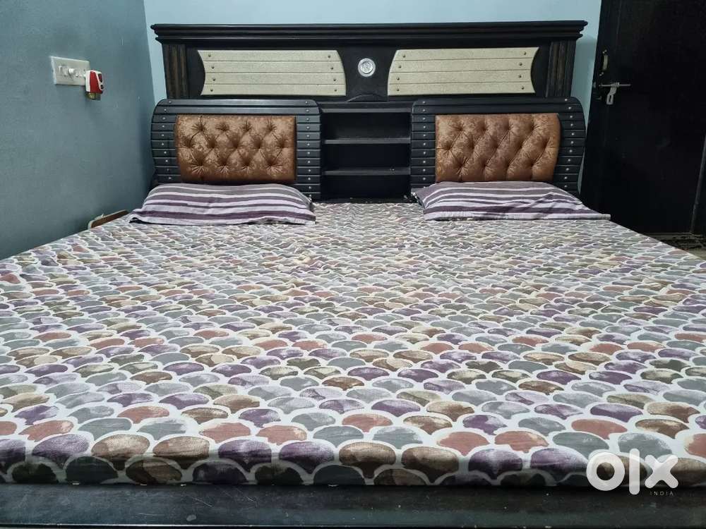 Queen size bed with Storage