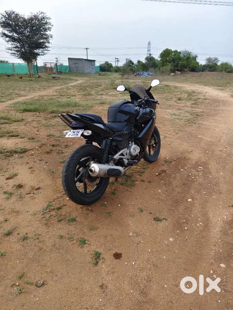 Bajaj pulsar 220
