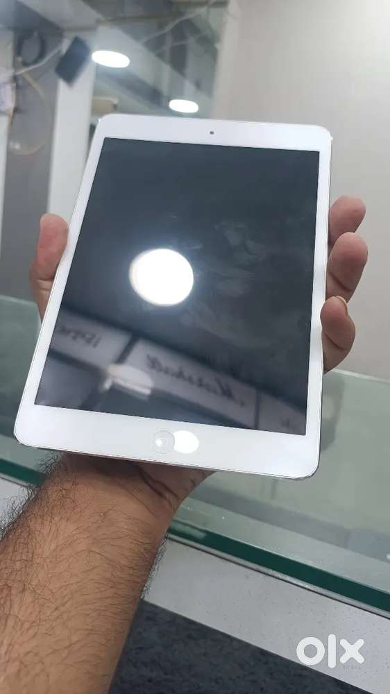 i pad - 16 gb -Only wifi Silvar Fresh condition