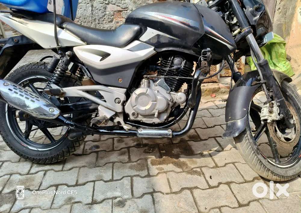 Pulsar 180 cc good condition 40+ mailge price 30k new tyre both