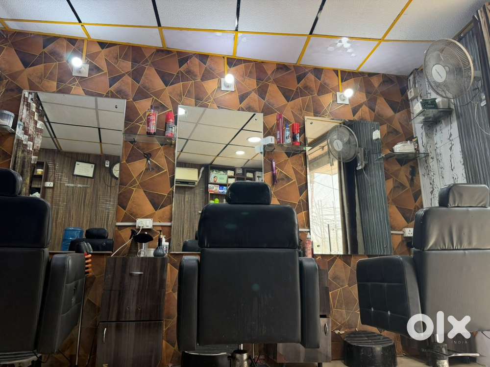 Parlour ke liye ladki chaiye reception ke liye