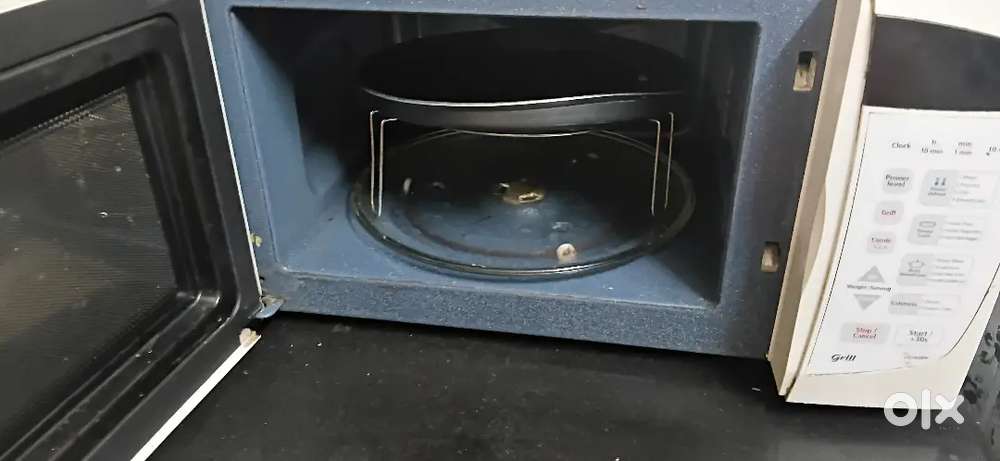 Microwave oven and griller 3 in 1