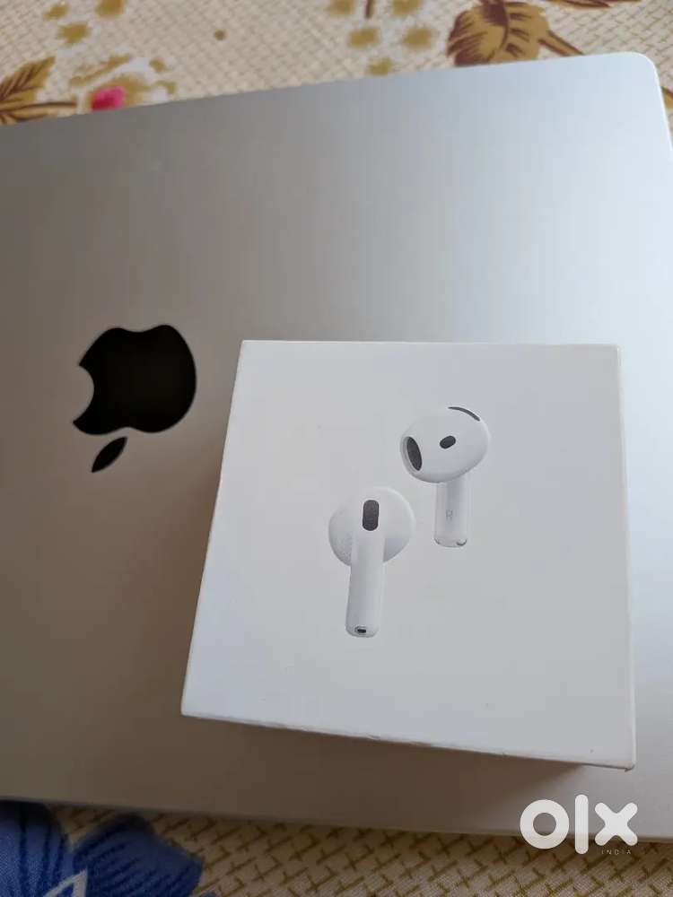 Airpods 4 with Active Noise Cancellation