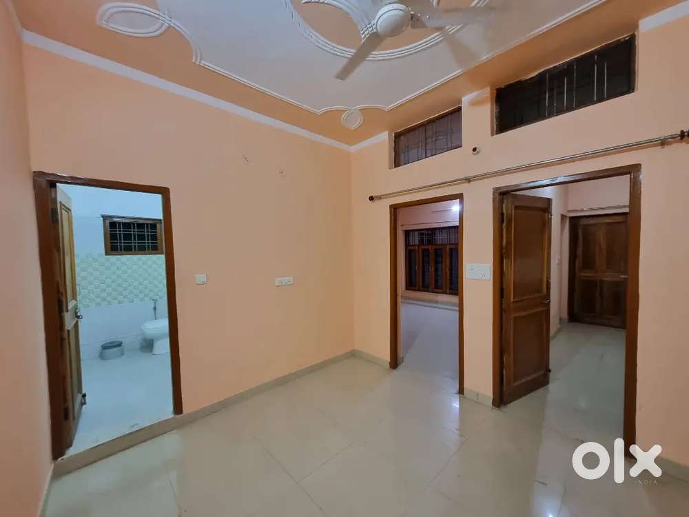 This is a 2 room set /2 bathrooms each, a fitted kitchen and veranda