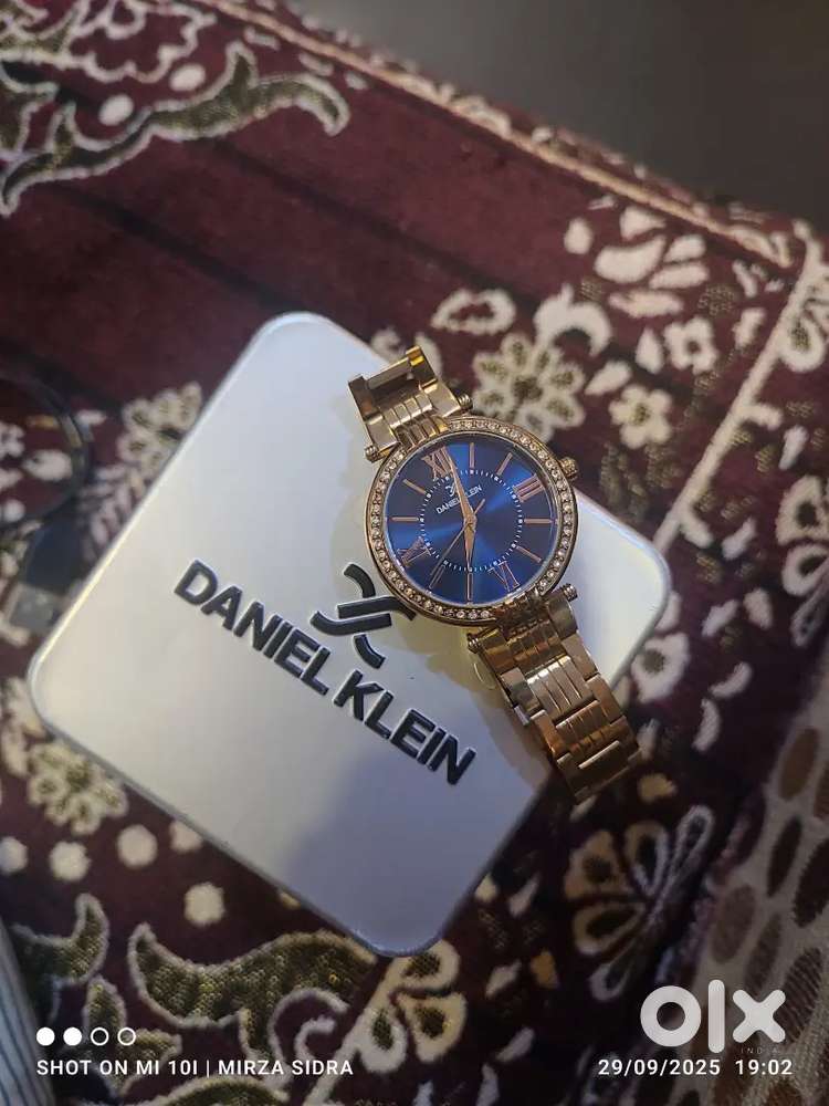 Daniel Klein branded watch good condition without scratch with shine