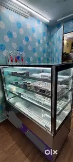 Cake display chiller