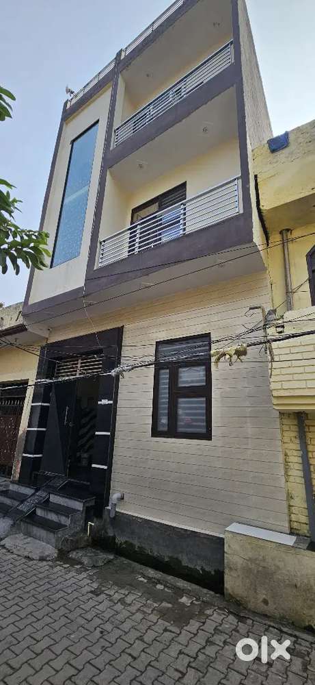 5bhk 1 drawing room 2 lobby 2 kichan 4 bathroom size 20×45