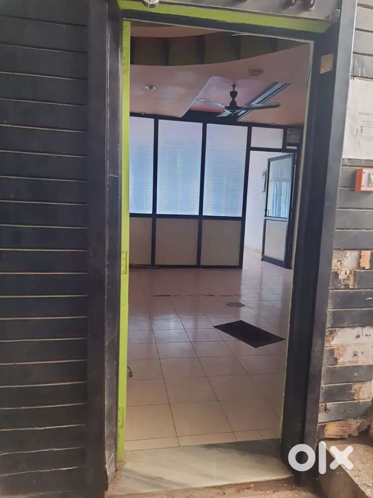 Roadfacing FF office for rent at jetalpur road attached toilet