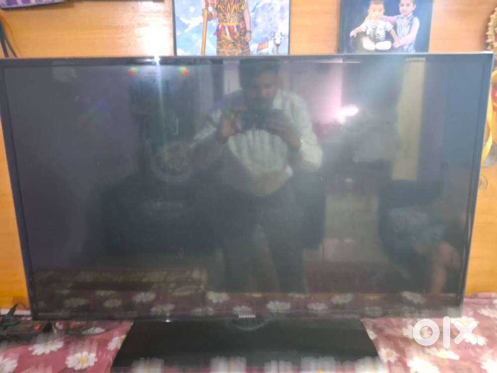 Samsung 40 inch tv with power cable no remote