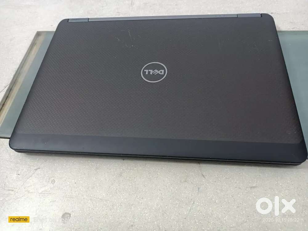 Dell latitude i7 Touch screen laptop Ram 8gb SSD 256 graphics 4gb