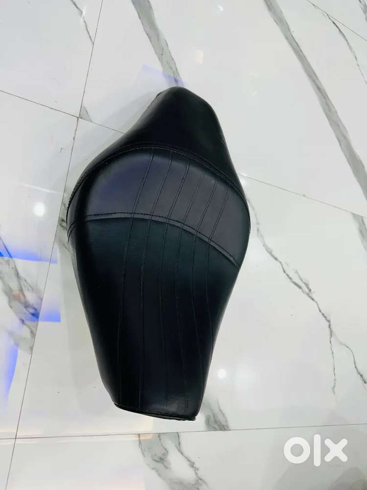 Harley Davidson Seat for the Classic 350 and stander