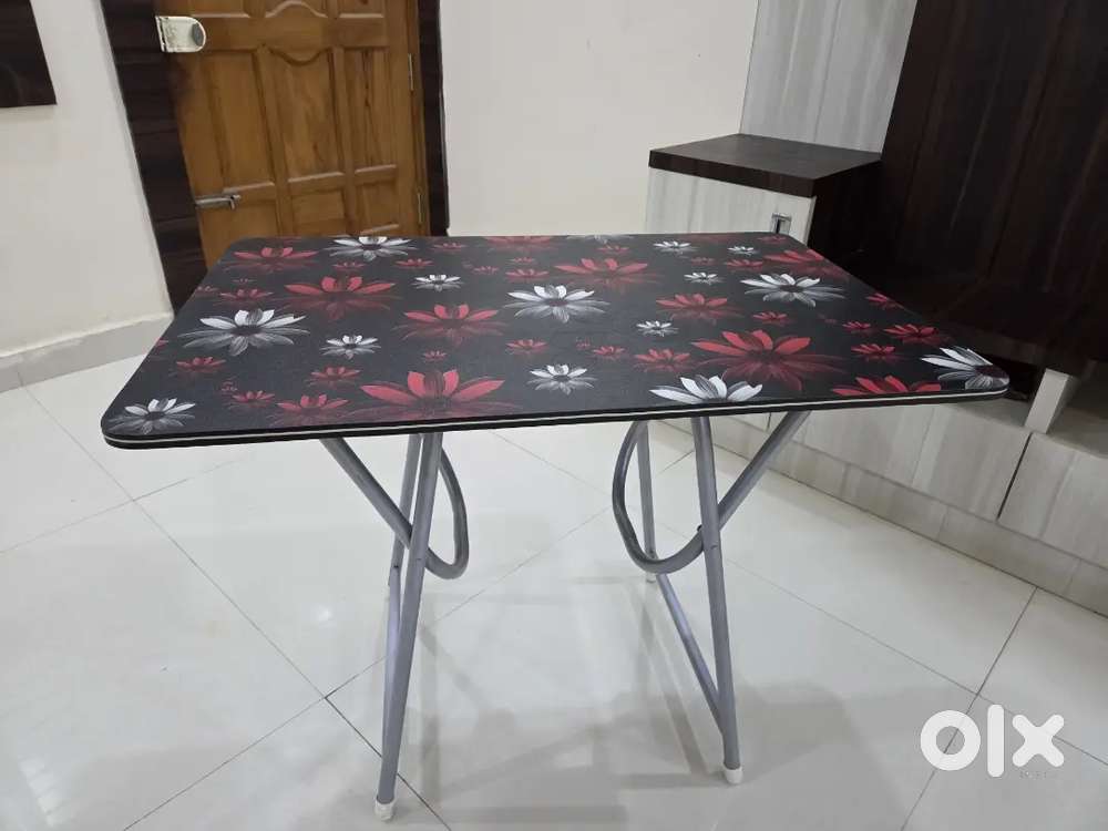 Foldable table, table, side table