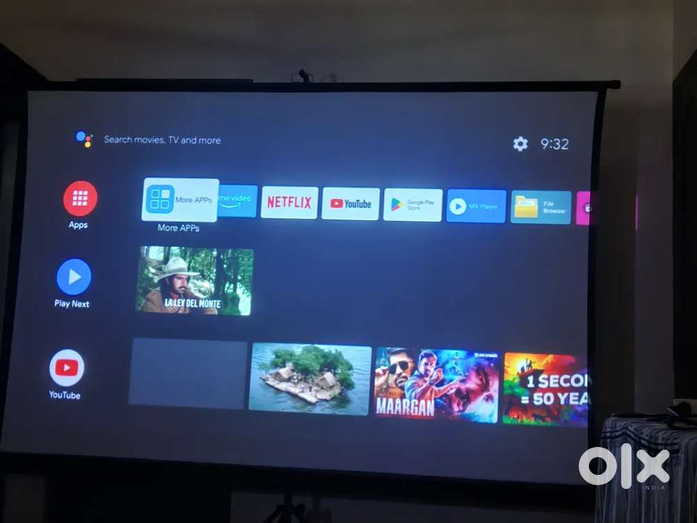 Android Projector with stand screen