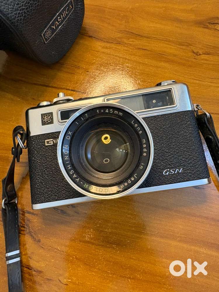 Yashica Electro 35 Film Camera with Case - Untested, Battery included