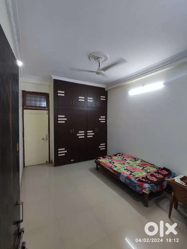 NEAR WRIGHT TOWN FURNISHED SINGLE ROOM ATECHED TOILET WITH BED, GEYSER