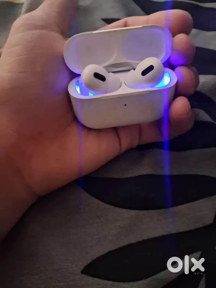 Earbuds in white colour
