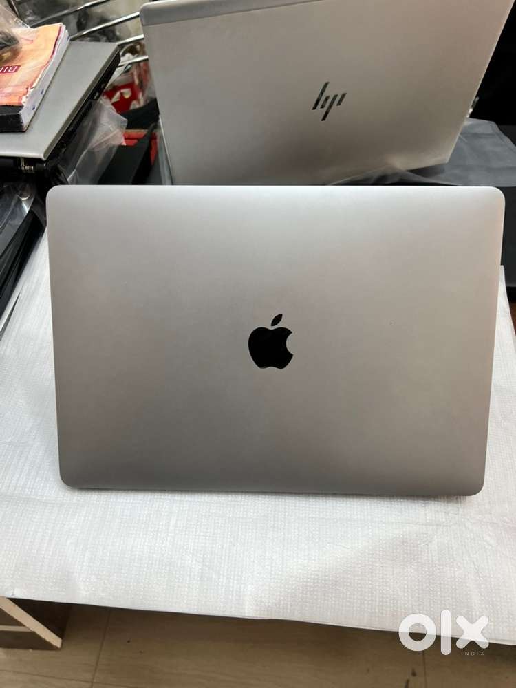 MacBook pro i5 8/256 with  Tochbar // 4 घंटे + Battery Backup