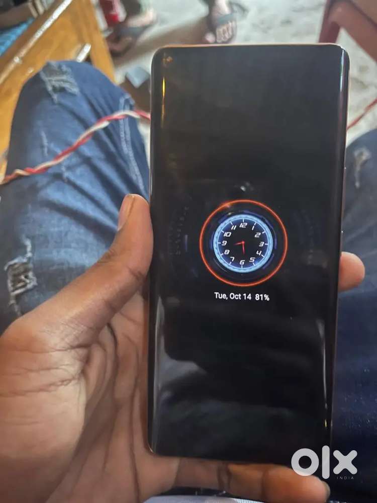 Vivo V 40e 1 year old body Gold