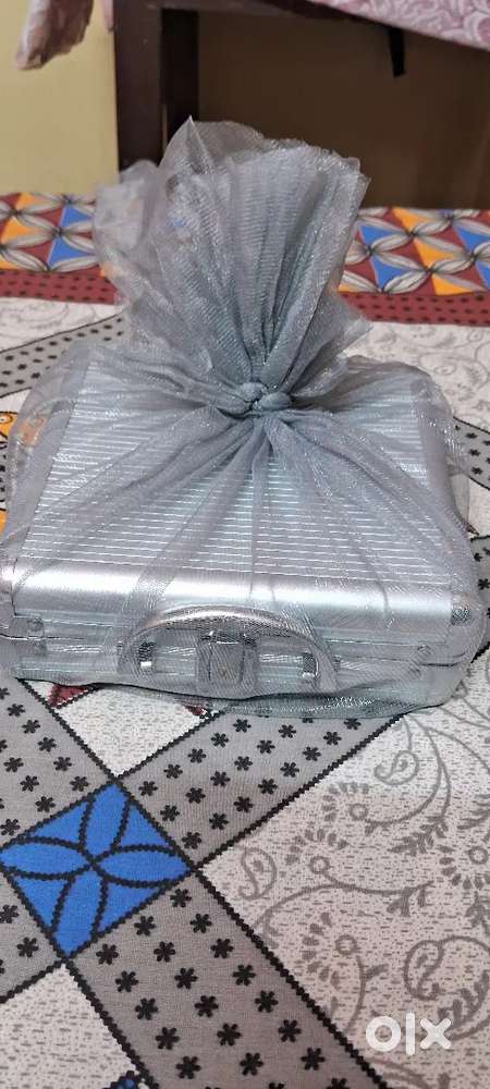 Poker box game