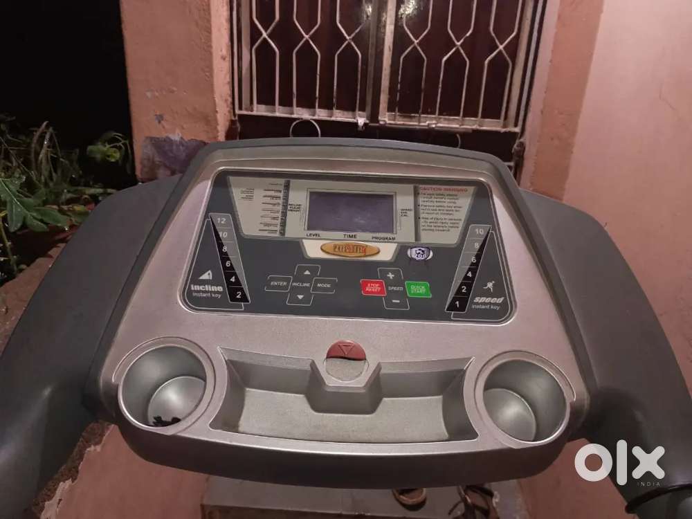 Treadmill motorise big size