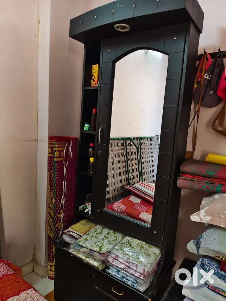 Dressing table with mirror