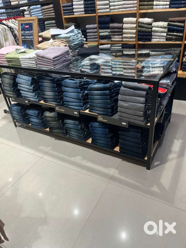 Sales person for clothing showroom