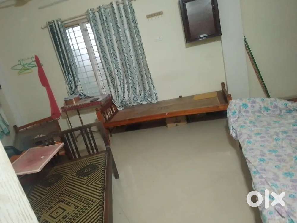 PG For ladies Near Akkulam Bridge