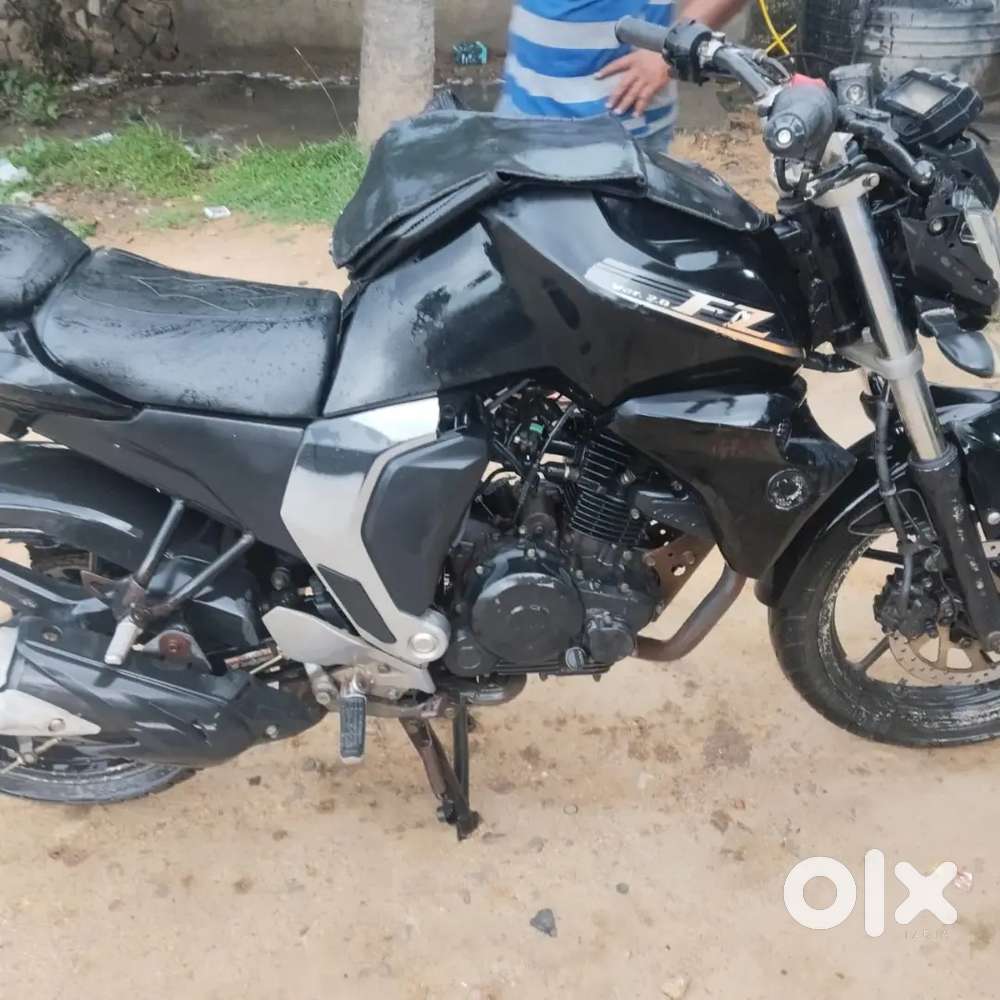 Yamaha FZ Urgent sale good contisan