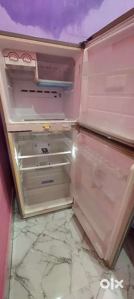 I am selling my Samsung Double Door 5star fridge