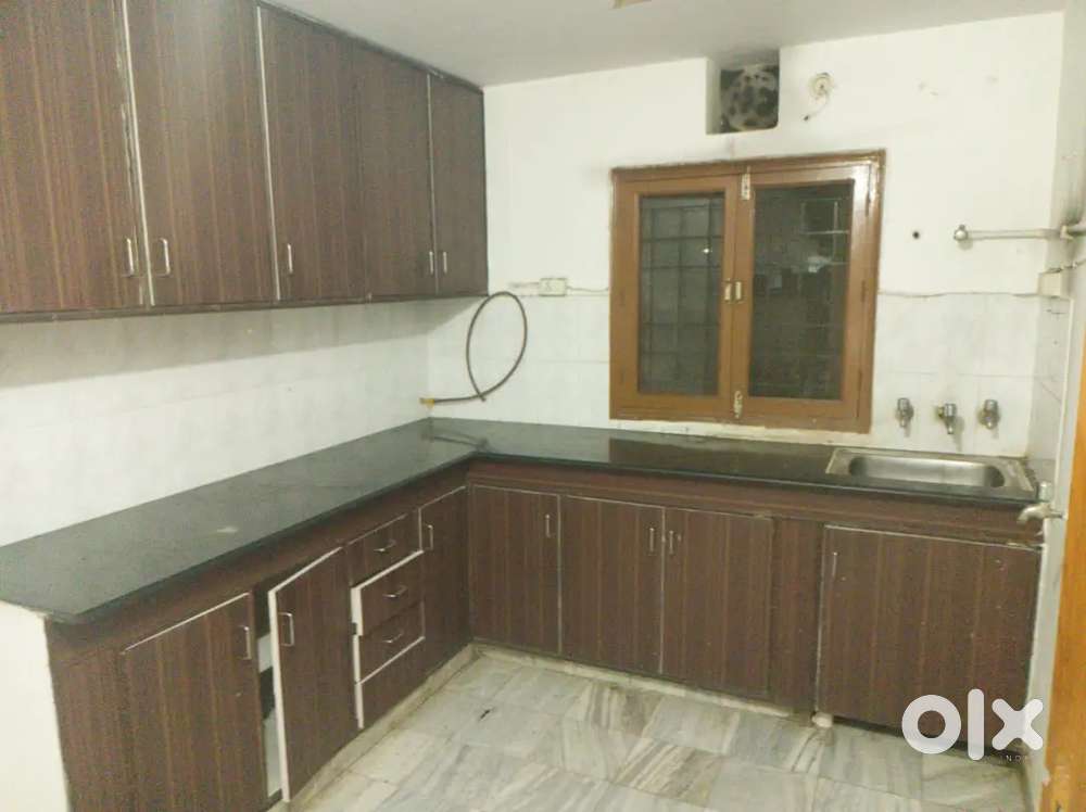 A 3bhk flat on rent near by madhya katra