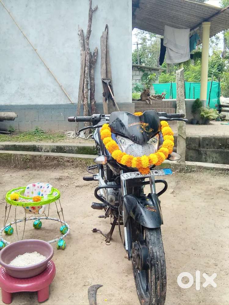 mint condition no problem in bajaj discover 100 m with nw battery
