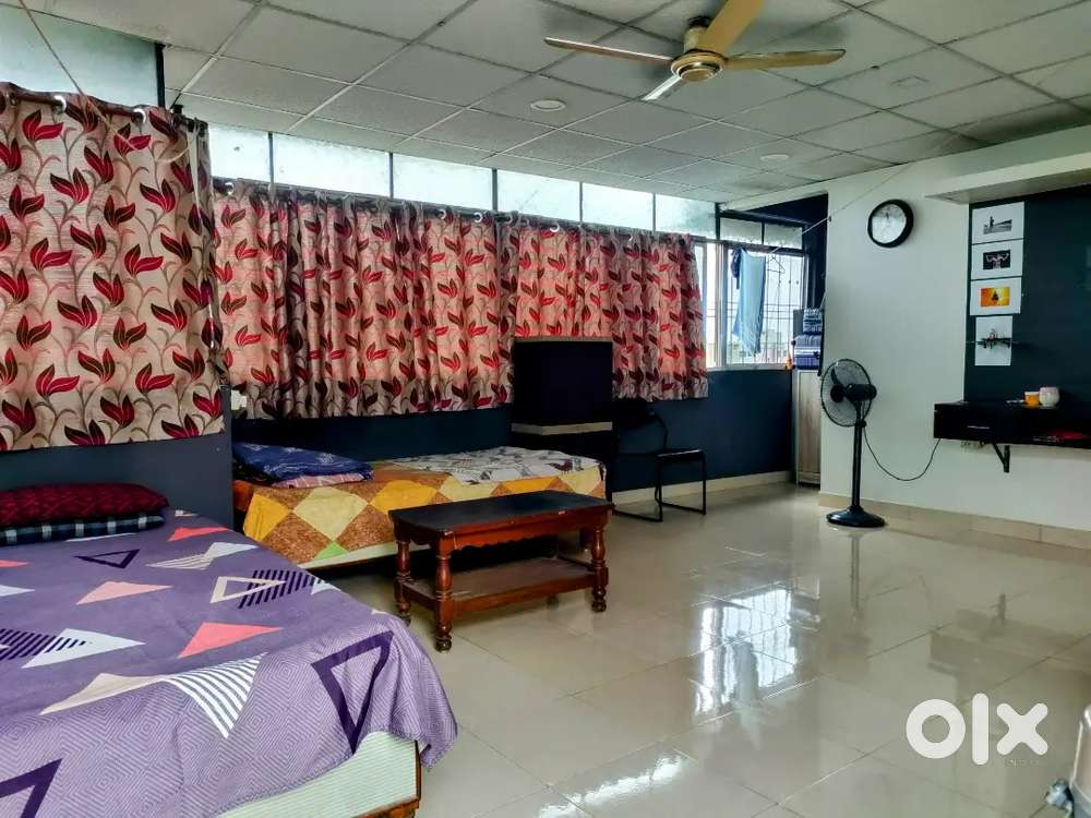 Posh Pent House 1 Bed available for only working Male Roomatt.