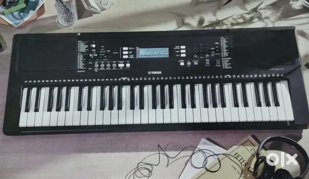 YAMAHA PSR-E373 - Brand New Condition with Box