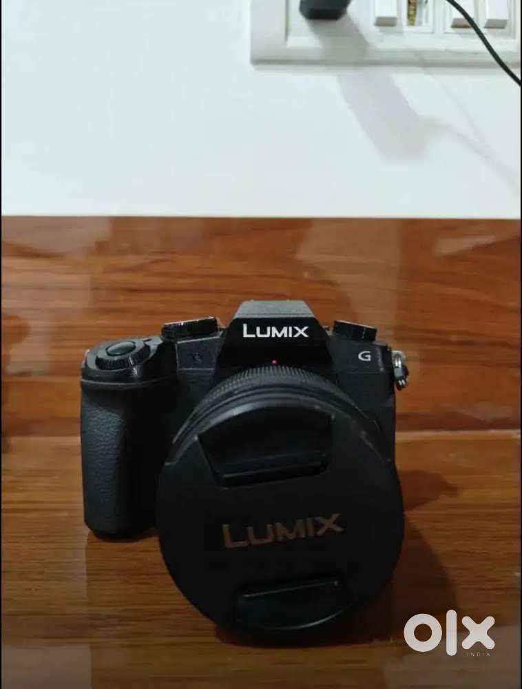 Panasonic Lumix G7 Mirrorless camera with 12-60mm lens