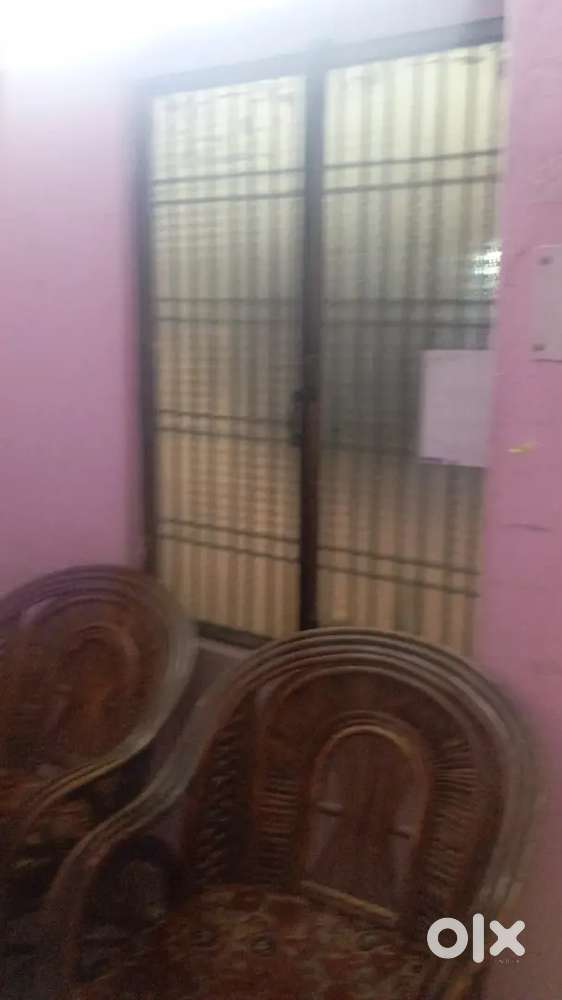 Room for girls near Prayag station single or double seater room