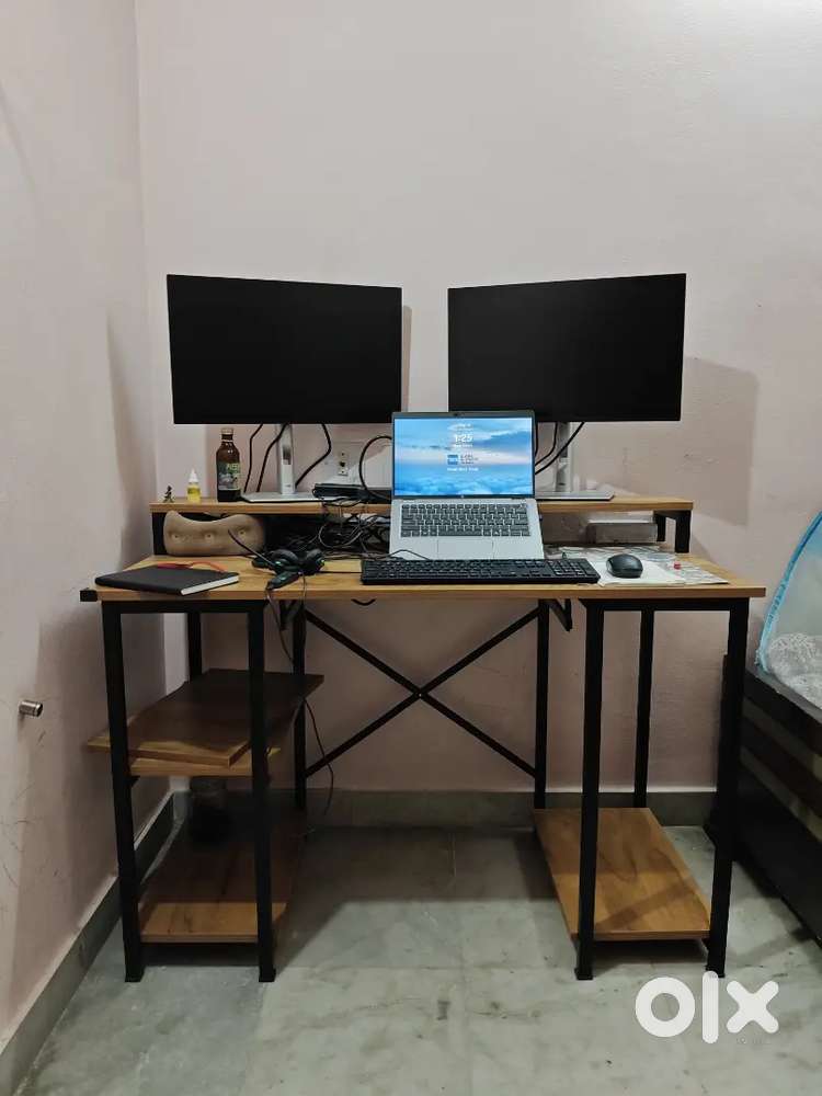 Computer table