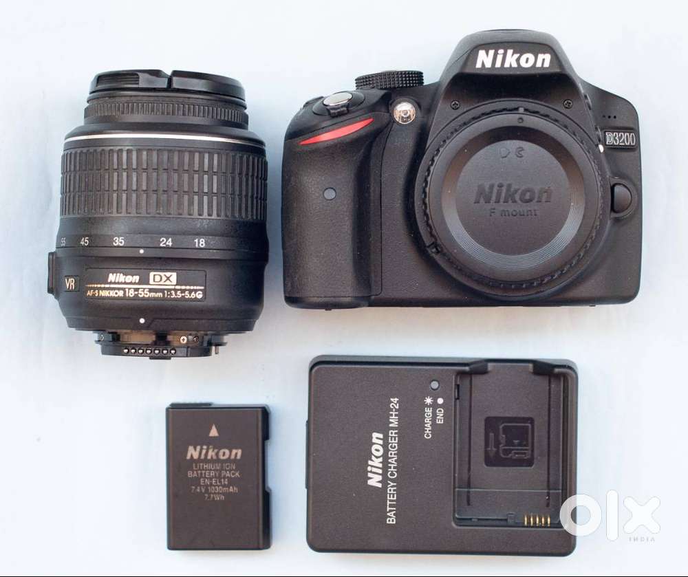 Nikon D3200 DSLR with Nikon 18-55mm VR Lens Excellent