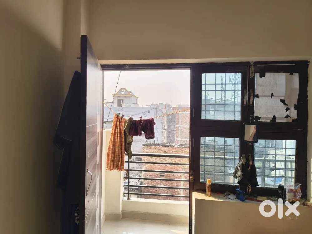 I want a roommate / room partner only female allow