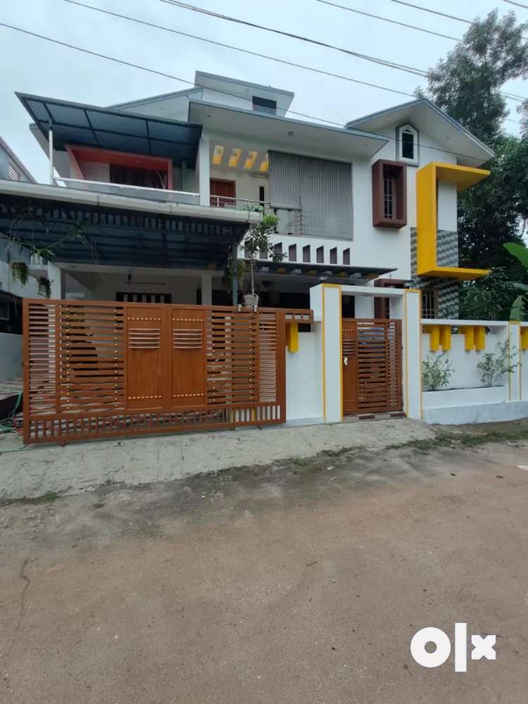 5 Cent Land,2400 sqft 4 Bhk Attached