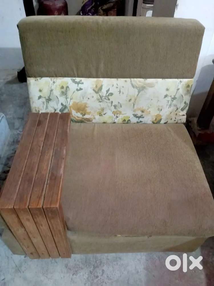 Single sofa