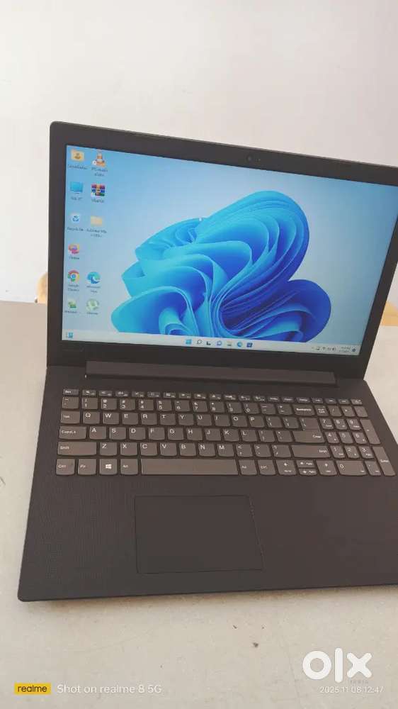 Lenovo IdeaPad i3 laptop Ram 8gb SSD 256gb numeric keypad