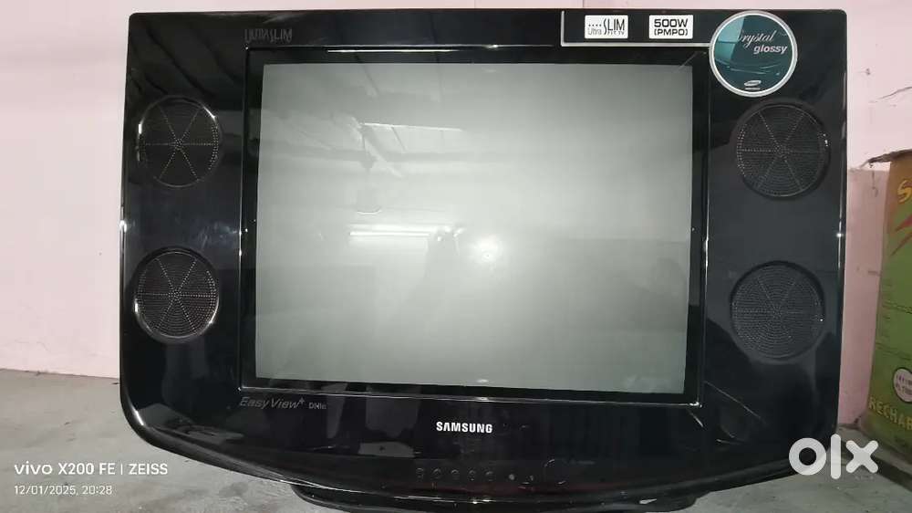 Samsung ultra SLIM crystal glossy TV